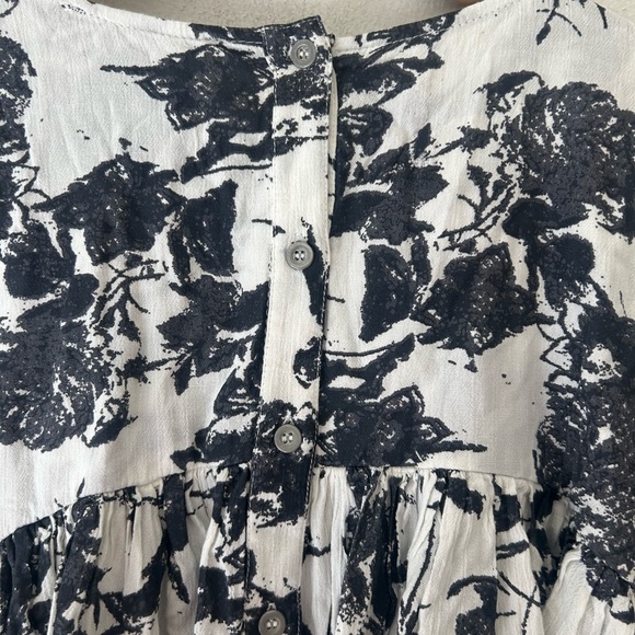 Chelsea & Theodore Large Loose Ruffle Peplum Black and White Floral Blouse - Picture 6 of 10